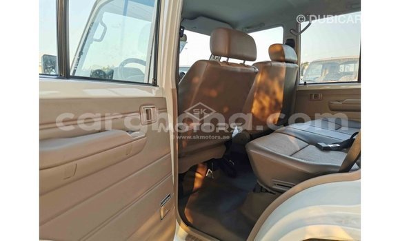 Ra Imported Toyota Land Cruiser funfun Ọkọ̀ in Import - Dubai ni Ashanti Ra Imported Toyota Land Cruiser funfun Ọkọ̀ in Import - Dubai ni Ashanti