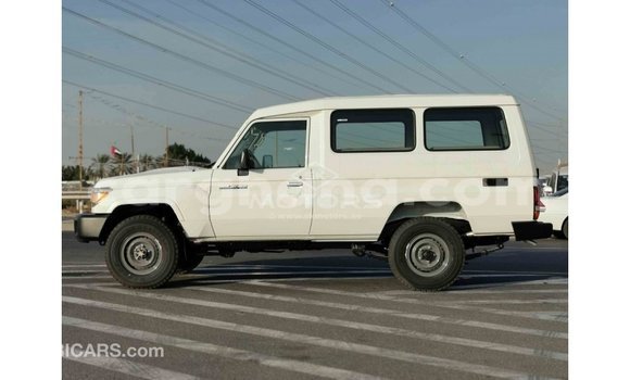 Buy Import Toyota Land Cruiser White Car in Import - Dubai in Ashanti Buy Import Toyota Land Cruiser White Car in Import - Dubai in Ashanti