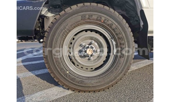 Buy Import Toyota Land Cruiser White Car in Import - Dubai in Ashanti Buy Import Toyota Land Cruiser White Car in Import - Dubai in Ashanti