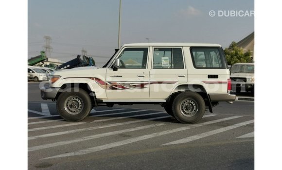 Buy Import Toyota Land Cruiser White Car in Import - Dubai in Ashanti Buy Import Toyota Land Cruiser White Car in Import - Dubai in Ashanti