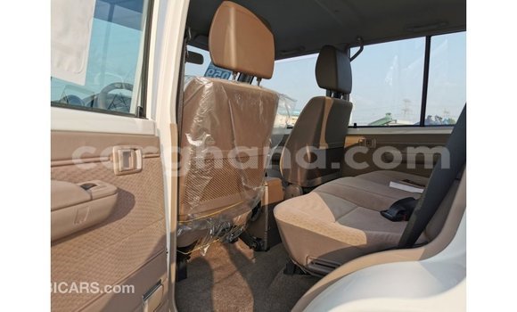Buy Import Toyota Land Cruiser White Car in Import - Dubai in Ashanti Buy Import Toyota Land Cruiser White Car in Import - Dubai in Ashanti