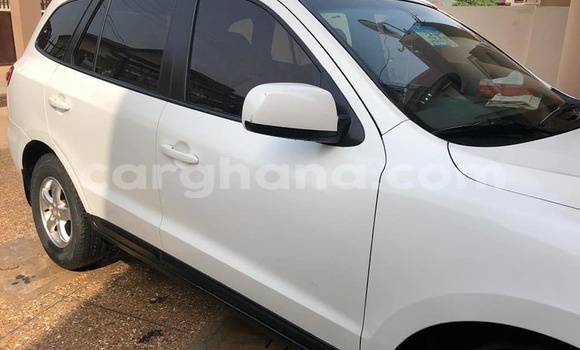 Ra Àlòkù Hyundai Santa Fe funfun Ọkọ̀ in Accra ni Greater Accra