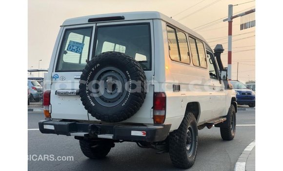 Sayi Imported Toyota Land Cruiser White Mota in Import - Dubai a Ashanti Sayi Imported Toyota Land Cruiser White Mota in Import - Dubai a Ashanti
