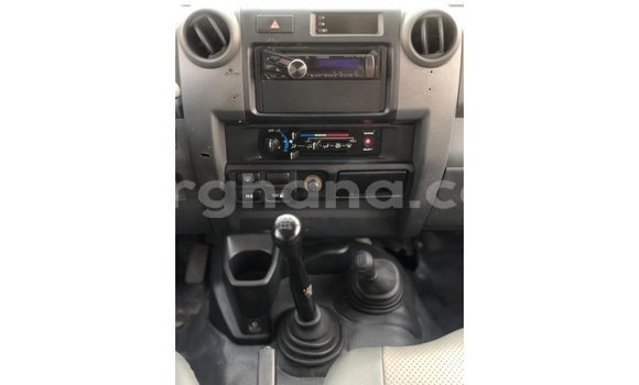 Sayi Imported Toyota Land Cruiser White Mota in Import - Dubai a Ashanti Sayi Imported Toyota Land Cruiser White Mota in Import - Dubai a Ashanti