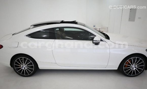 Ra Imported Mercedes‒Benz 600 funfun Ọkọ̀ in Import - Dubai ni Ashanti Ra Imported Mercedes‒Benz 600 funfun Ọkọ̀ in Import - Dubai ni Ashanti