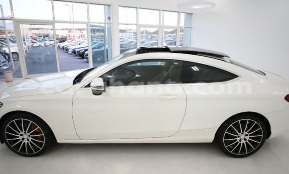 Ra Imported Mercedes‒Benz 600 funfun Ọkọ̀ in Import - Dubai ni Ashanti Ra Imported Mercedes‒Benz 600 funfun Ọkọ̀ in Import - Dubai ni Ashanti