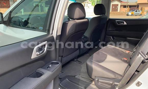 Buy Used Nissan Pathfinder White Car in Accra in Greater Accra Buy Used Nissan Pathfinder White Car in Accra in Greater Accra