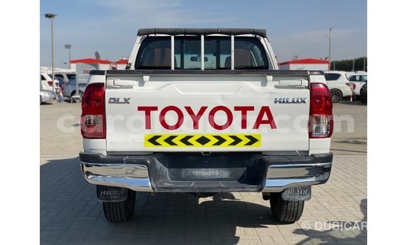 Sayi Imported Toyota Hilux White Mota in Import - Dubai a Ashanti Sayi Imported Toyota Hilux White Mota in Import - Dubai a Ashanti