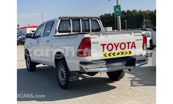 Sayi Imported Toyota Hilux White Mota in Import - Dubai a Ashanti Sayi Imported Toyota Hilux White Mota in Import - Dubai a Ashanti