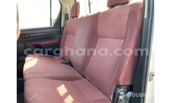 Sayi Imported Toyota Hilux White Mota in Import - Dubai a Ashanti Sayi Imported Toyota Hilux White Mota in Import - Dubai a Ashanti