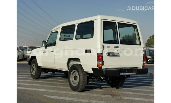 Sayi Imported Toyota Land Cruiser White Mota in Import - Dubai a Ashanti Sayi Imported Toyota Land Cruiser White Mota in Import - Dubai a Ashanti