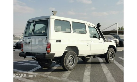 Sayi Imported Toyota Land Cruiser White Mota in Import - Dubai a Ashanti Sayi Imported Toyota Land Cruiser White Mota in Import - Dubai a Ashanti