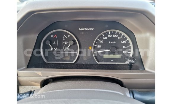 Sayi Imported Toyota Land Cruiser White Mota in Import - Dubai a Ashanti Sayi Imported Toyota Land Cruiser White Mota in Import - Dubai a Ashanti