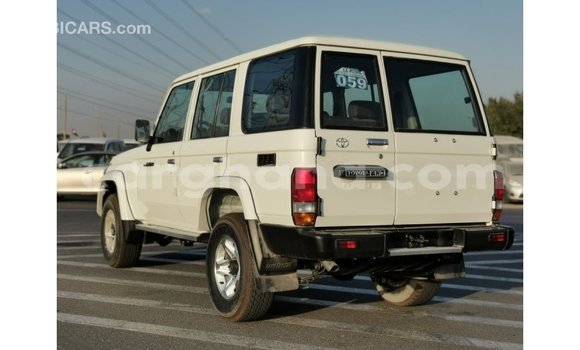 Ra Imported Toyota Land Cruiser funfun Ọkọ̀ in Import - Dubai ni Ashanti Ra Imported Toyota Land Cruiser funfun Ọkọ̀ in Import - Dubai ni Ashanti