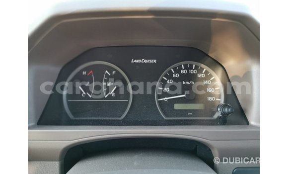 Buy Import Toyota Land Cruiser Red Car in Import - Dubai in Ashanti Buy Import Toyota Land Cruiser Red Car in Import - Dubai in Ashanti