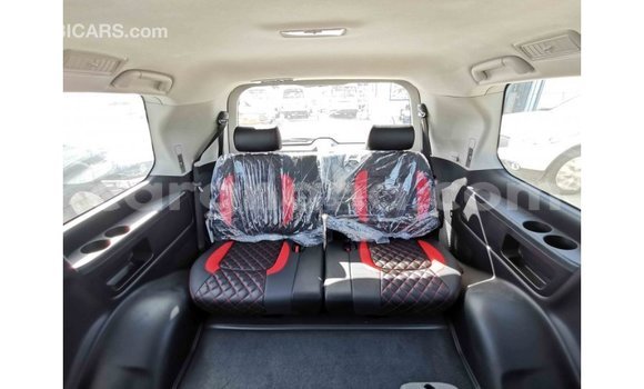 Sayi Imported Toyota Land Cruiser White Mota in Import - Dubai a Ashanti Sayi Imported Toyota Land Cruiser White Mota in Import - Dubai a Ashanti