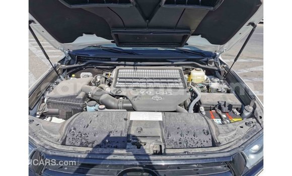 Sayi Imported Toyota Land Cruiser White Mota in Import - Dubai a Ashanti Sayi Imported Toyota Land Cruiser White Mota in Import - Dubai a Ashanti