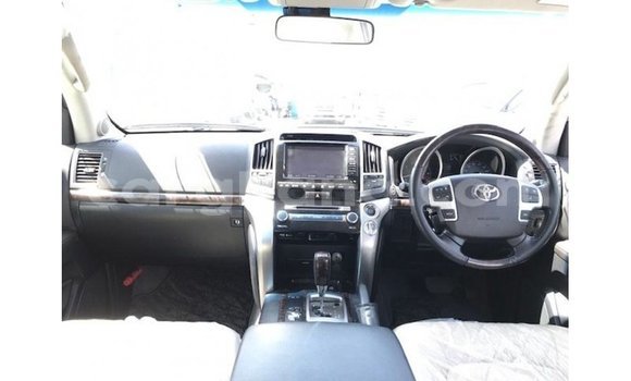 Ra Imported Toyota Land Cruiser funfun Ọkọ̀ in Import - Dubai ni Ashanti Ra Imported Toyota Land Cruiser funfun Ọkọ̀ in Import - Dubai ni Ashanti