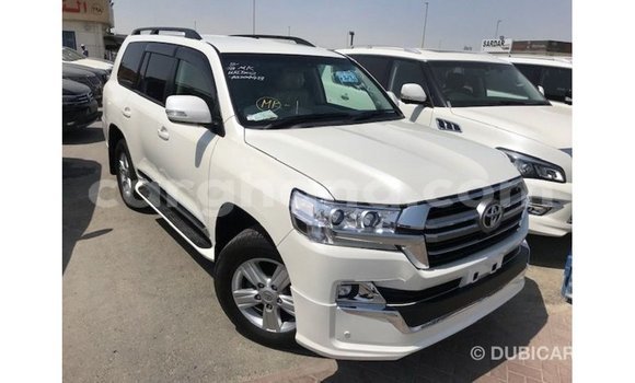 Ra Imported Toyota Land Cruiser funfun Ọkọ̀ in Import - Dubai ni Ashanti Ra Imported Toyota Land Cruiser funfun Ọkọ̀ in Import - Dubai ni Ashanti