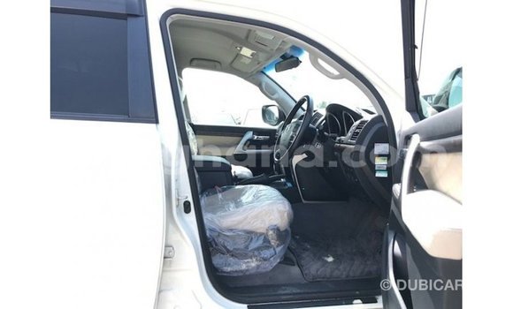 Ra Imported Toyota Land Cruiser funfun Ọkọ̀ in Import - Dubai ni Ashanti Ra Imported Toyota Land Cruiser funfun Ọkọ̀ in Import - Dubai ni Ashanti