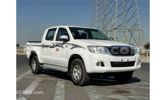 Sayi Imported Toyota Hilux White Mota in Import - Dubai a Ashanti Sayi Imported Toyota Hilux White Mota in Import - Dubai a Ashanti