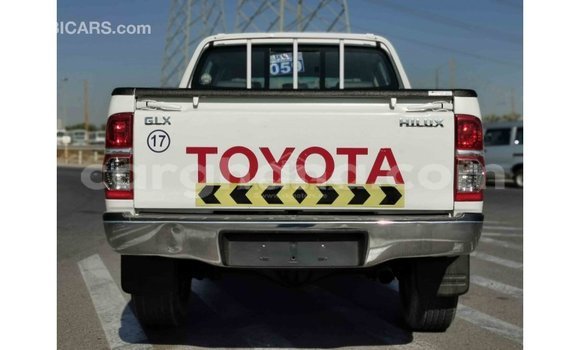 Sayi Imported Toyota Hilux White Mota in Import - Dubai a Ashanti Sayi Imported Toyota Hilux White Mota in Import - Dubai a Ashanti