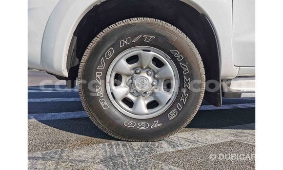 Sayi Imported Toyota Hilux White Mota in Import - Dubai a Ashanti Sayi Imported Toyota Hilux White Mota in Import - Dubai a Ashanti