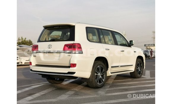 Ra Imported Toyota Land Cruiser funfun Ọkọ̀ in Import - Dubai ni Ashanti Ra Imported Toyota Land Cruiser funfun Ọkọ̀ in Import - Dubai ni Ashanti