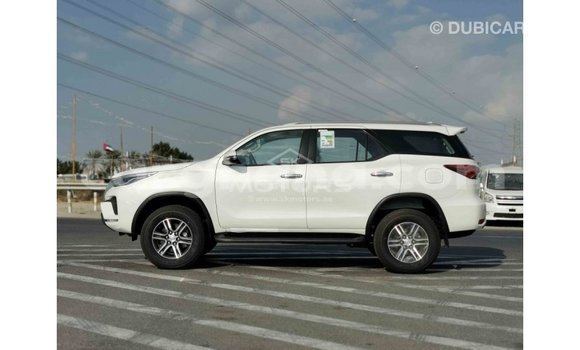 Sayi Imported Toyota Fortuner White Mota in Import - Dubai a Ashanti Sayi Imported Toyota Fortuner White Mota in Import - Dubai a Ashanti
