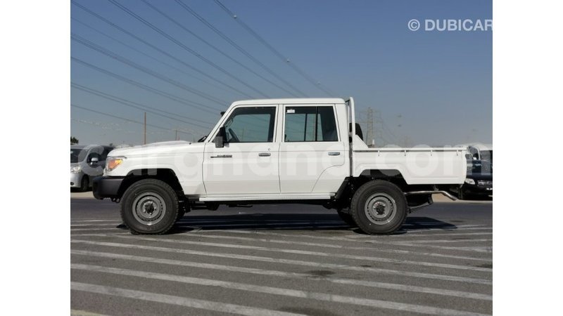 Big with watermark toyota land cruiser ashanti import dubai 13174