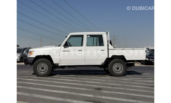 Buy Import Toyota Land Cruiser White Car in Import - Dubai in Ashanti Buy Import Toyota Land Cruiser White Car in Import - Dubai in Ashanti