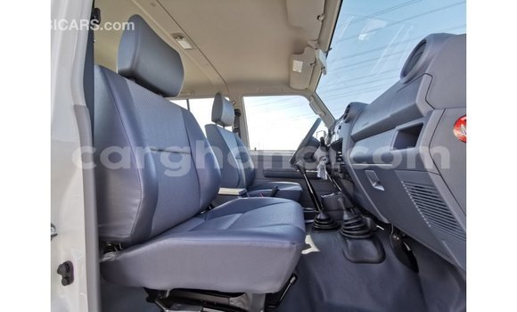 Buy Import Toyota Land Cruiser White Car in Import - Dubai in Ashanti Buy Import Toyota Land Cruiser White Car in Import - Dubai in Ashanti