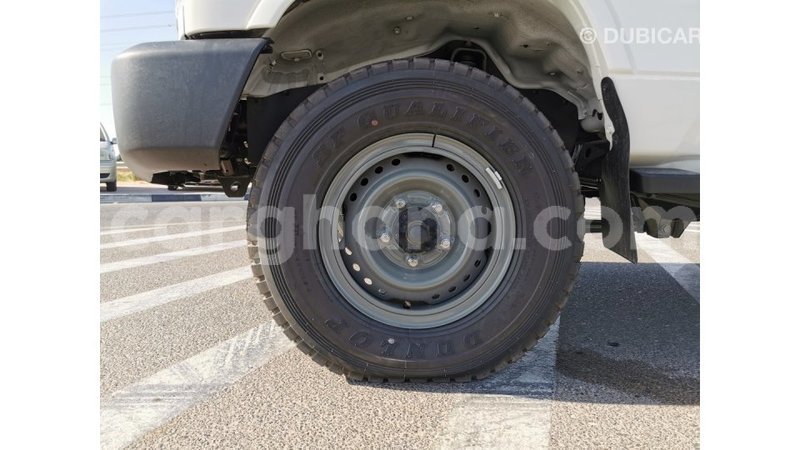 Big with watermark toyota land cruiser ashanti import dubai 13174