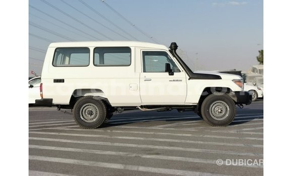 Buy Import Toyota Land Cruiser White Car in Import - Dubai in Ashanti Buy Import Toyota Land Cruiser White Car in Import - Dubai in Ashanti
