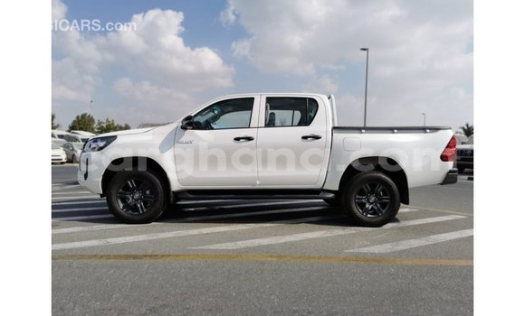Sayi Imported Toyota Hilux White Mota in Import - Dubai a Ashanti Sayi Imported Toyota Hilux White Mota in Import - Dubai a Ashanti