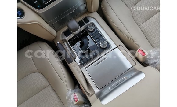 Sayi Imported Toyota Land Cruiser White Mota in Import - Dubai a Ashanti Sayi Imported Toyota Land Cruiser White Mota in Import - Dubai a Ashanti