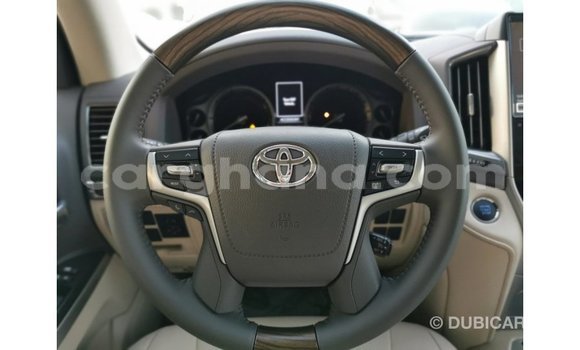 Sayi Imported Toyota Land Cruiser White Mota in Import - Dubai a Ashanti Sayi Imported Toyota Land Cruiser White Mota in Import - Dubai a Ashanti