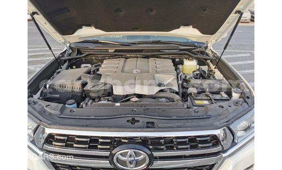 Sayi Imported Toyota Land Cruiser White Mota in Import - Dubai a Ashanti Sayi Imported Toyota Land Cruiser White Mota in Import - Dubai a Ashanti