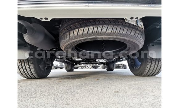 Sayi Imported Toyota Land Cruiser White Mota in Import - Dubai a Ashanti Sayi Imported Toyota Land Cruiser White Mota in Import - Dubai a Ashanti