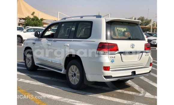Ra Imported Toyota Land Cruiser funfun Ọkọ̀ in Import - Dubai ni Ashanti Ra Imported Toyota Land Cruiser funfun Ọkọ̀ in Import - Dubai ni Ashanti