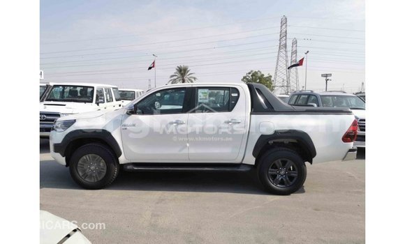 Sayi Imported Toyota Hilux White Mota in Import - Dubai a Ashanti Sayi Imported Toyota Hilux White Mota in Import - Dubai a Ashanti