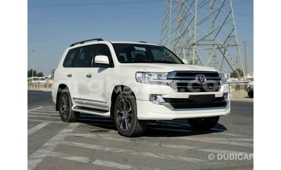 Sayi Imported Toyota Land Cruiser White Mota in Import - Dubai a Ashanti Sayi Imported Toyota Land Cruiser White Mota in Import - Dubai a Ashanti