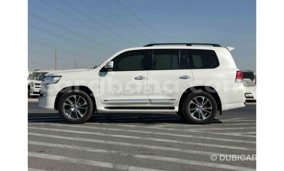 Sayi Imported Toyota Land Cruiser White Mota in Import - Dubai a Ashanti Sayi Imported Toyota Land Cruiser White Mota in Import - Dubai a Ashanti