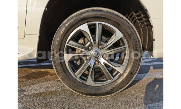 Buy Import Toyota Land Cruiser White Car in Import - Dubai in Ashanti Buy Import Toyota Land Cruiser White Car in Import - Dubai in Ashanti