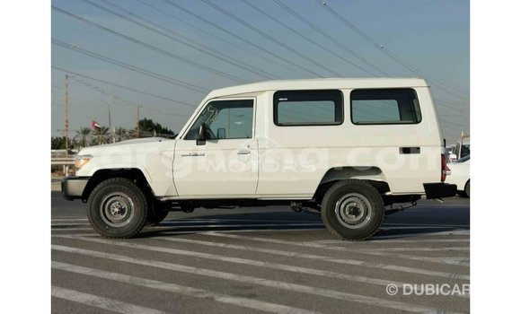 Buy Import Toyota Land Cruiser White Car in Import - Dubai in Ashanti Buy Import Toyota Land Cruiser White Car in Import - Dubai in Ashanti