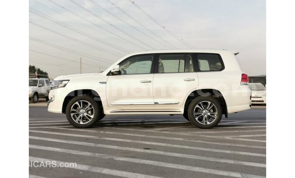 Buy Import Toyota Land Cruiser White Car in Import - Dubai in Ashanti Buy Import Toyota Land Cruiser White Car in Import - Dubai in Ashanti