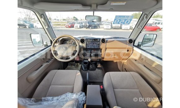 Sayi Imported Toyota Land Cruiser White Mota in Import - Dubai a Ashanti Sayi Imported Toyota Land Cruiser White Mota in Import - Dubai a Ashanti