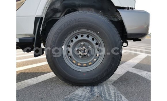 Sayi Imported Toyota Land Cruiser White Mota in Import - Dubai a Ashanti Sayi Imported Toyota Land Cruiser White Mota in Import - Dubai a Ashanti