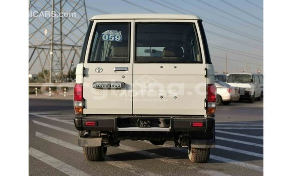 Buy Import Toyota Land Cruiser White Car in Import - Dubai in Ashanti Buy Import Toyota Land Cruiser White Car in Import - Dubai in Ashanti