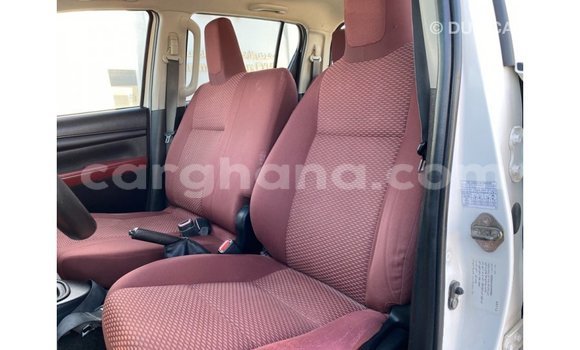 Ra Imported Toyota Hilux funfun Ọkọ̀ in Import - Dubai ni Ashanti Ra Imported Toyota Hilux funfun Ọkọ̀ in Import - Dubai ni Ashanti